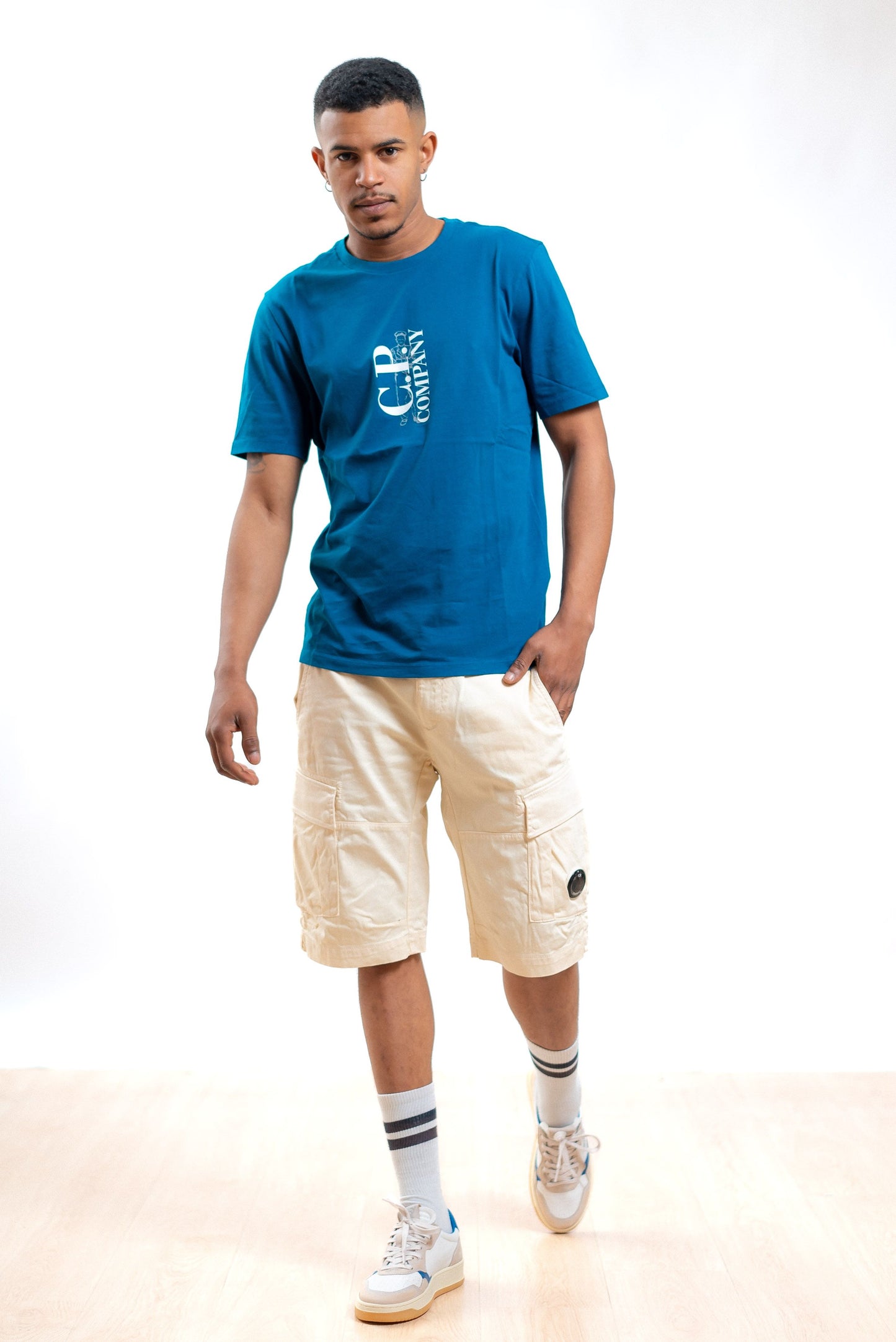 Cp company bermuda satin stretch cargo beige, intero