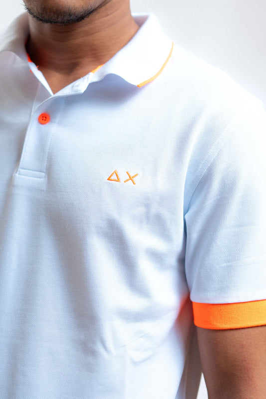 sun68 polo in piquet bianca con dettagli arancione fluo, dettaglio
