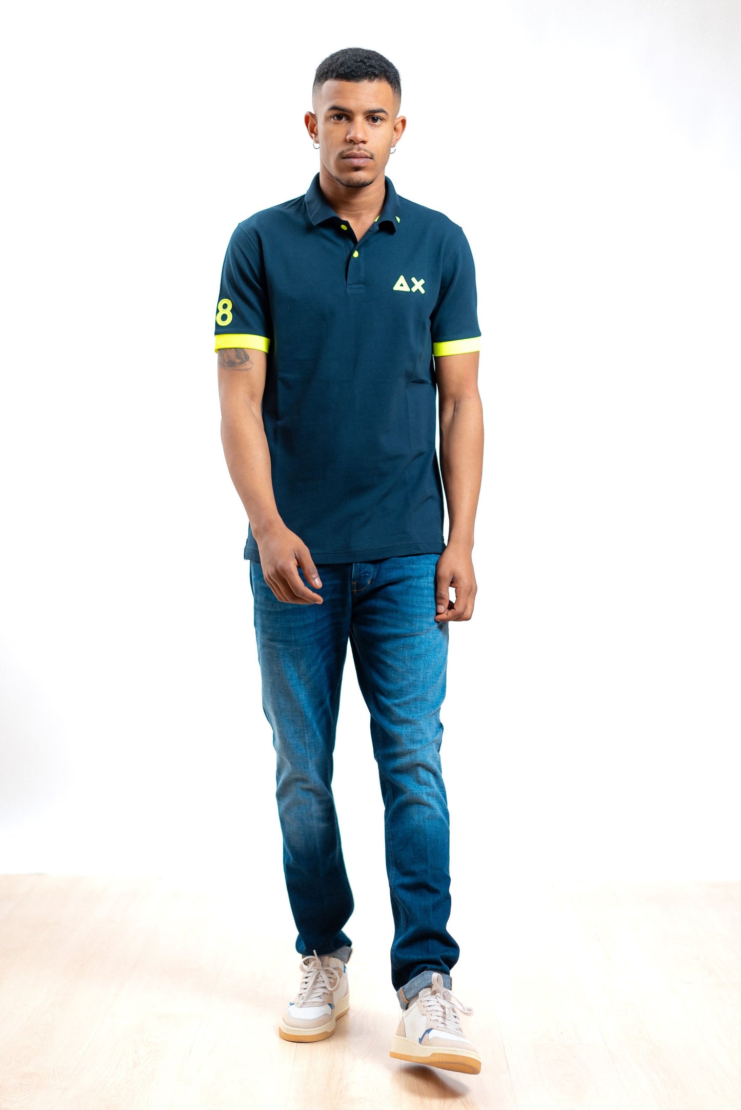 sun68 polo blu con logo e dettagli giallo fluo, intero