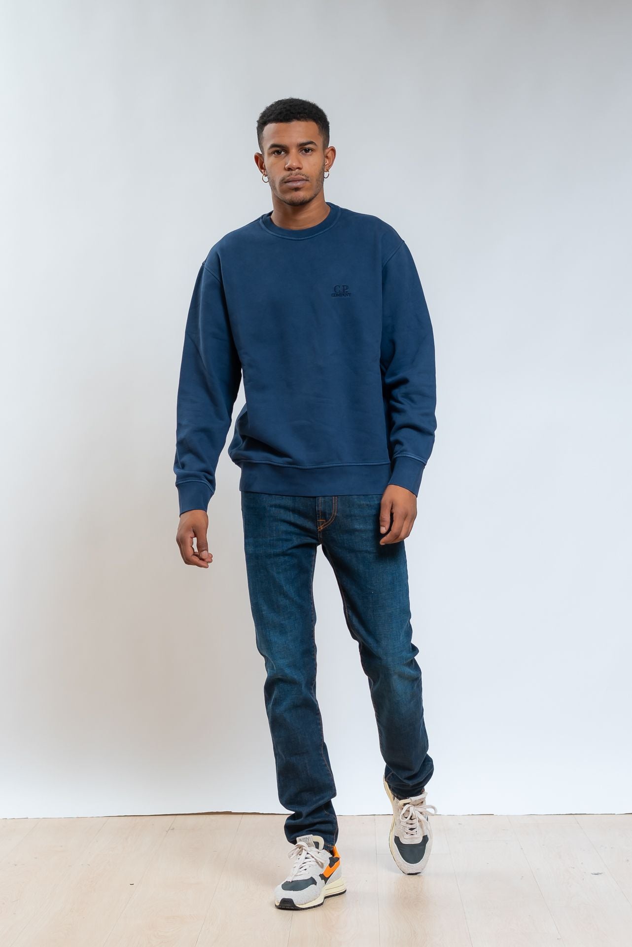 cp company uomo Felpa Brushed Emerized in Cotone Blu, intero
