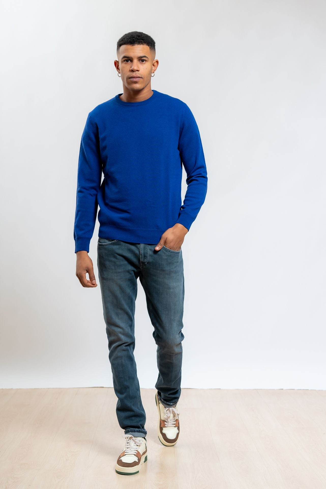 Maglia Blu Royal a Girocollo in Lana