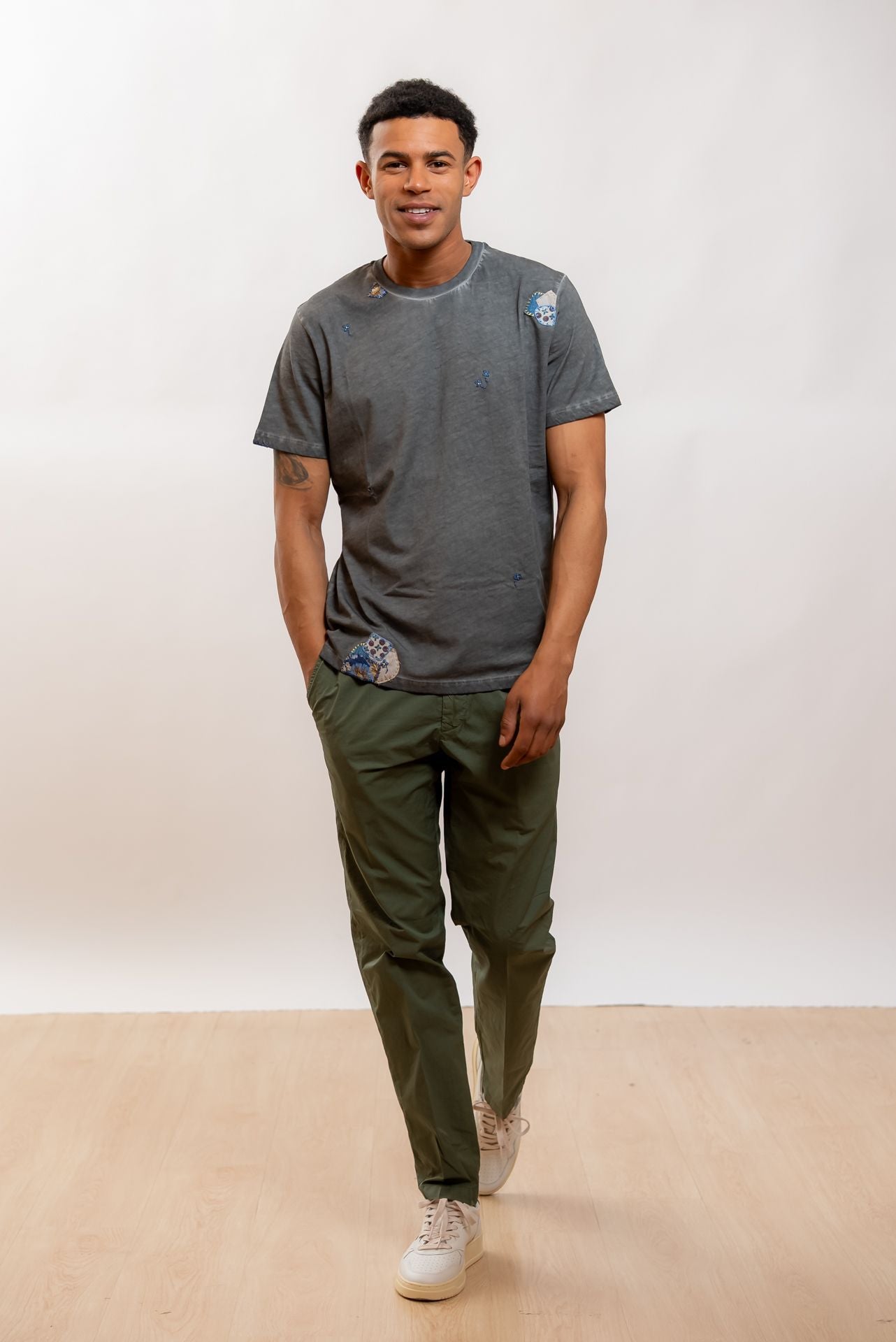 Bob Company T-shirt Even in Cotone Grigio con Ricami, intero