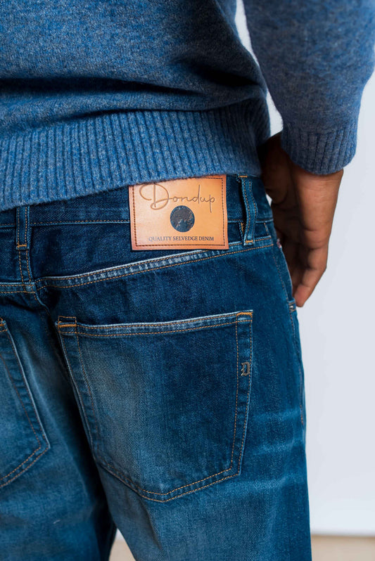 dettaglio etichetta in pelle con logo dondup sul jeans icon con cimosa