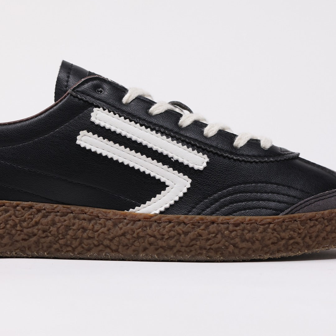 Sneakers XS in Pelle Vegana Nera