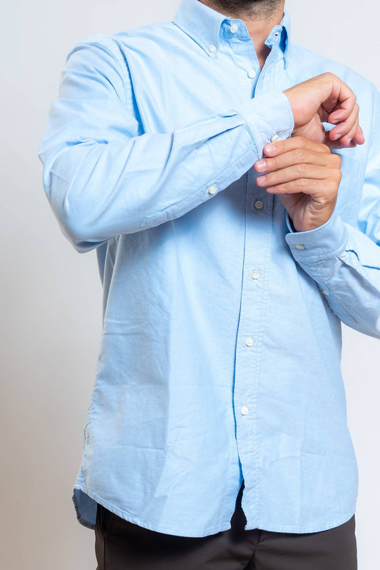 dettaglio polsini della camicia cornell in cotone oxford celeste di chesapeake's