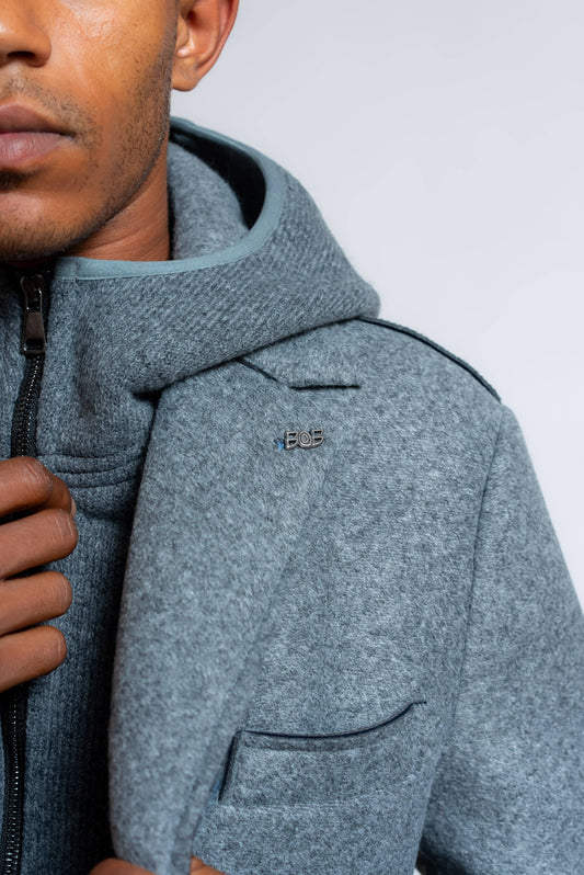 dettaglio del colletto sul cappotto bob andy in neoprene grigio