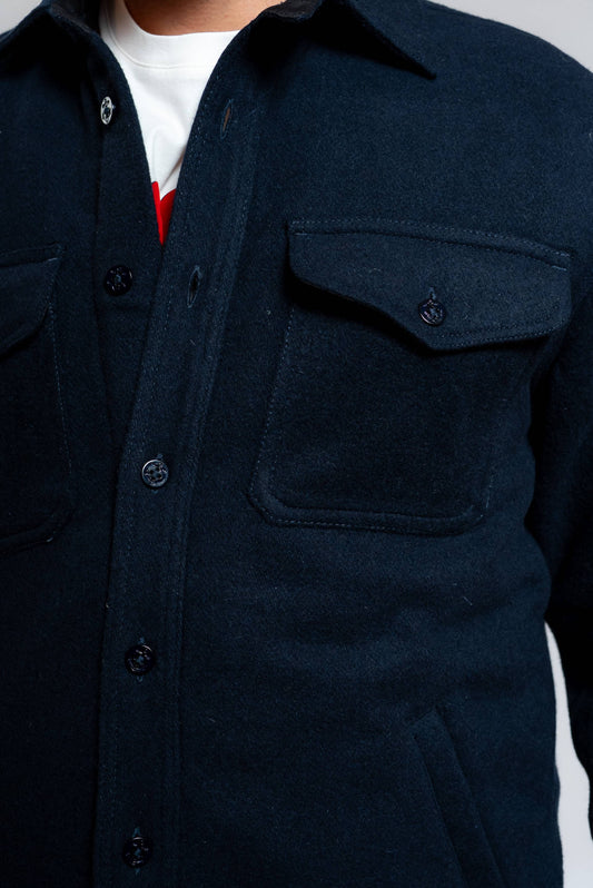 chesapeake's camicia overshirt in tessuto effetto lana blu, dettaglio del taschino