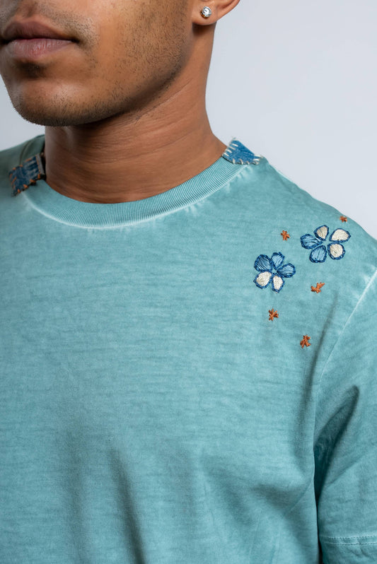 T-shirt Even Verde con Ricami Floreali