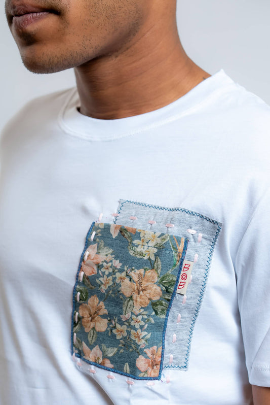 T-shirt Pocket Bianca con Taschino Fantasia