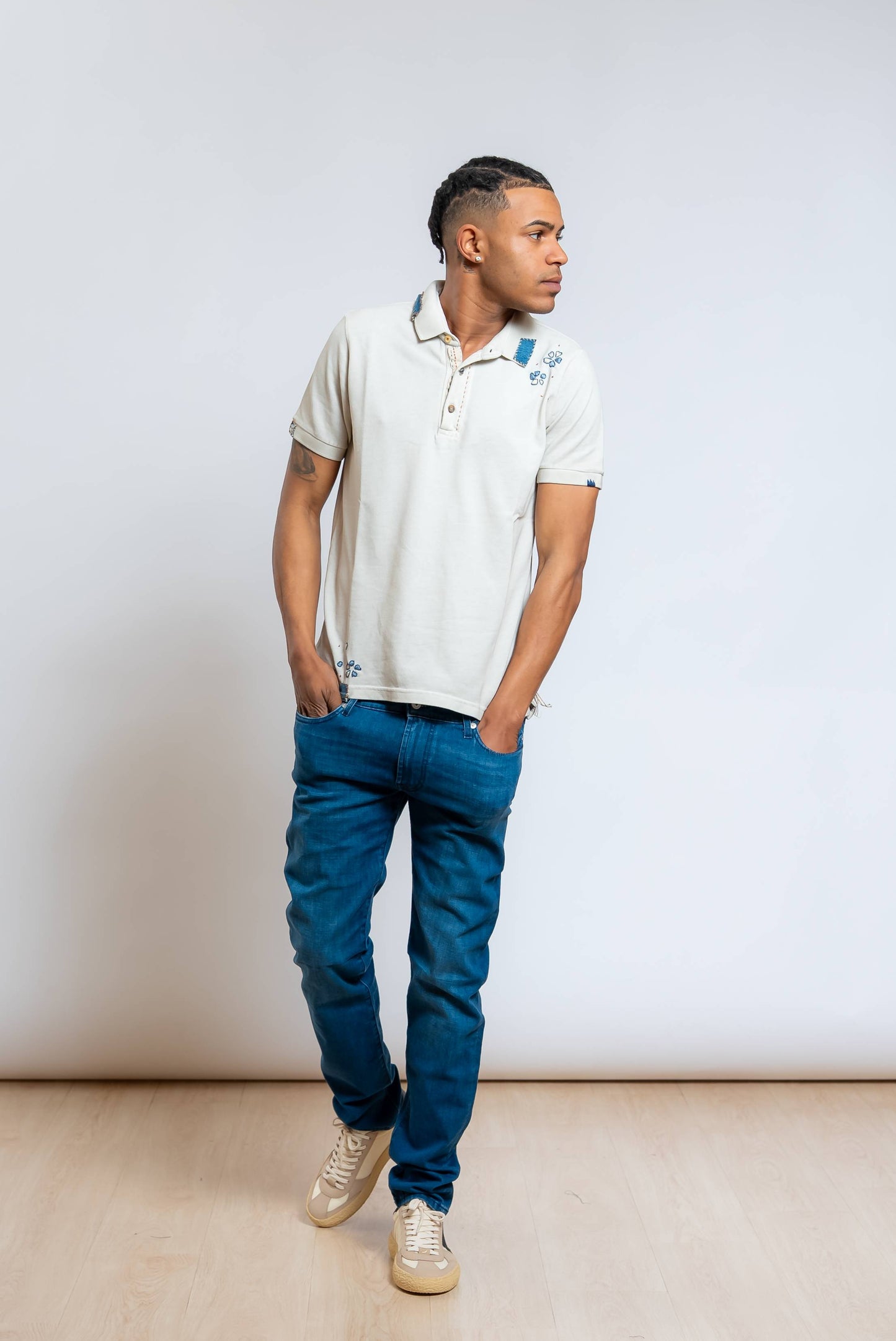Polo Ricky Beige con Ricami Floreali