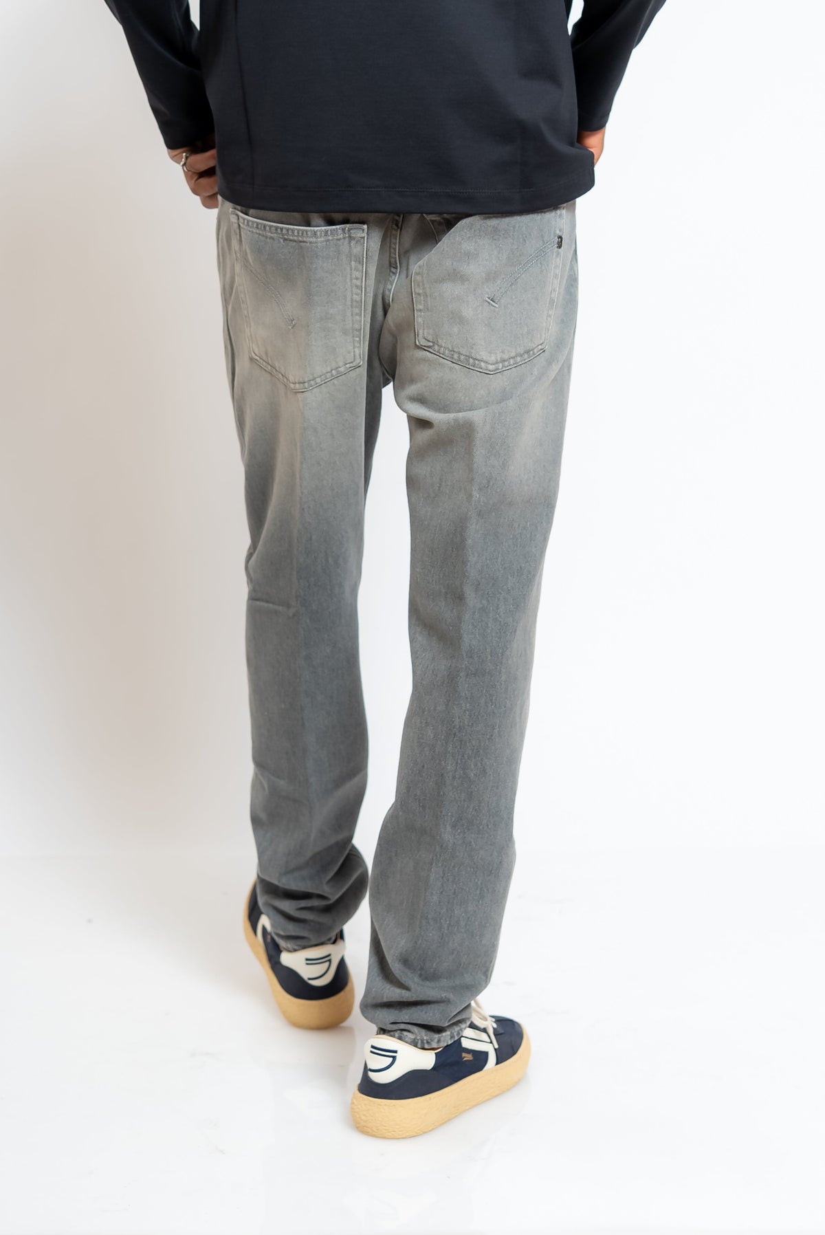 Jeans Dian Nero Carrot Slim Fit