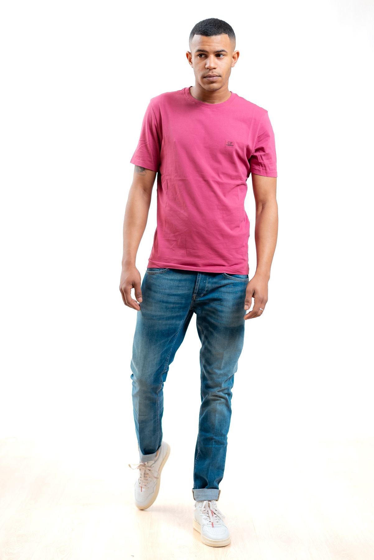 cp company uomo t-shirt rosa a girocollo con logo, intero