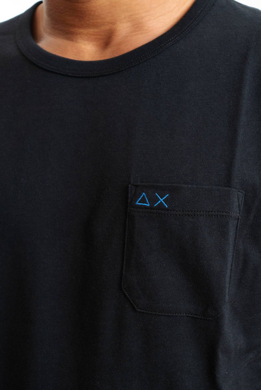 T-shirt Nera con Taschino