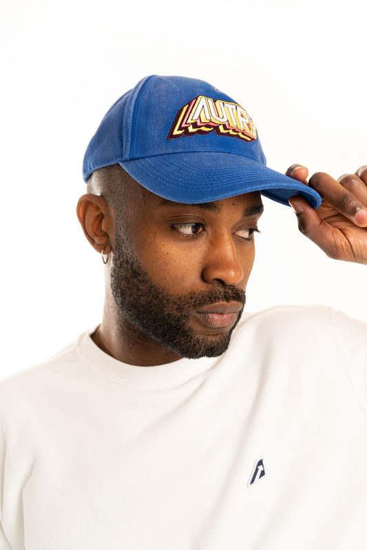 Cappello Autry blu, indossato