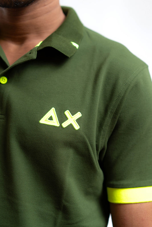 sun68 polo verde con logo e dettagli giallo fluo, dettaglio