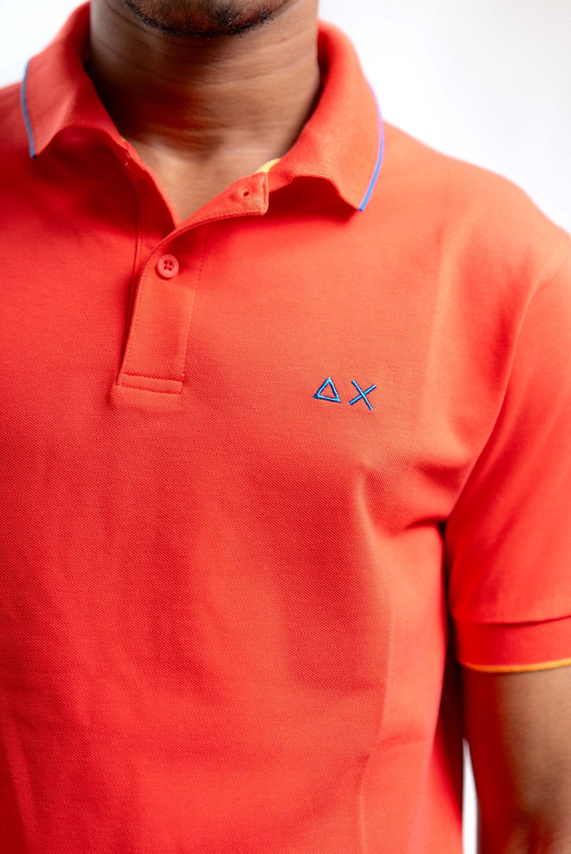Sun68 uomo polo arancione in piquet con righe a contrasto e logo, dettaglio
