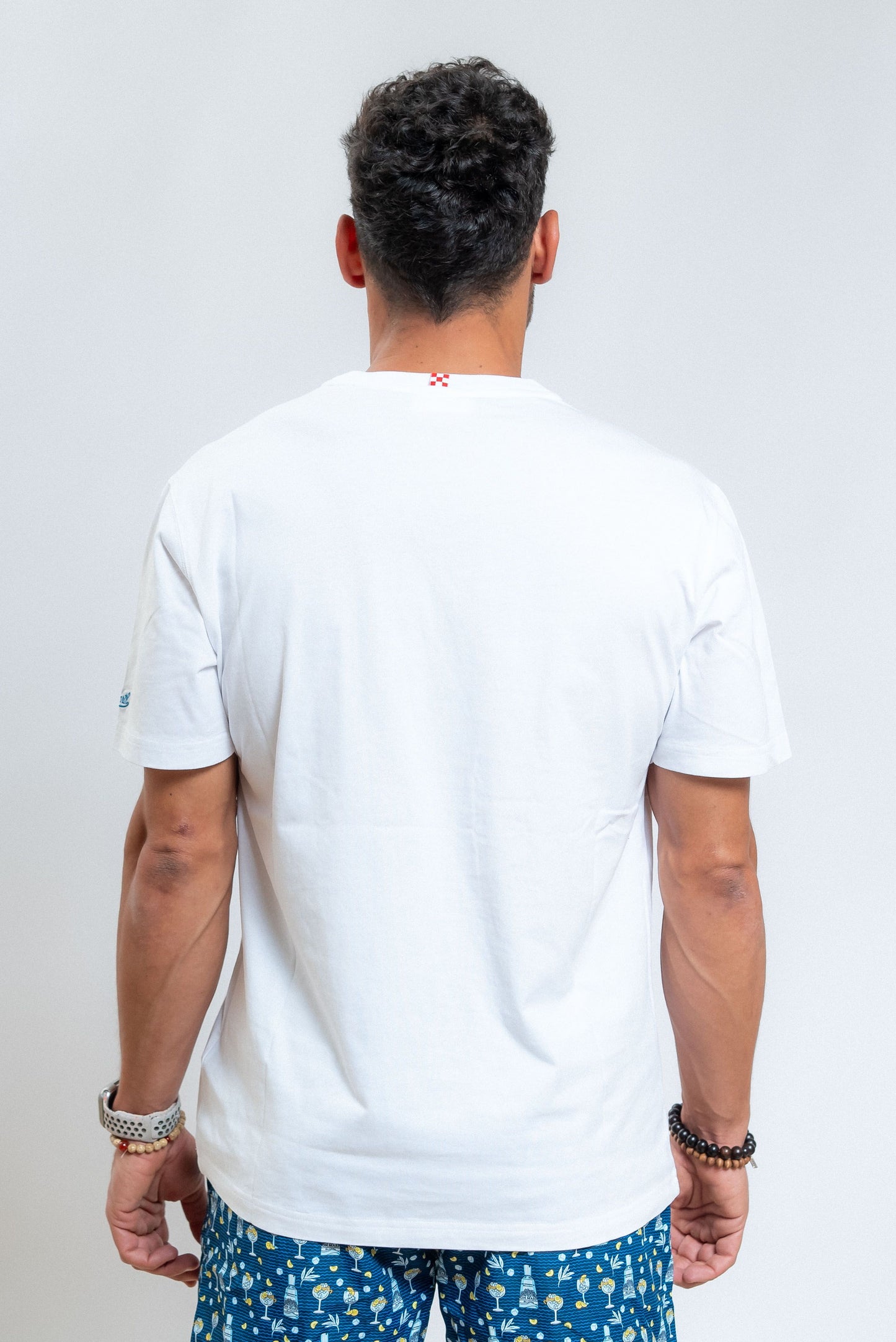 mc2 saint barth uomo t-shirt bianca con ricamo e stampa gin gente di mare, retro