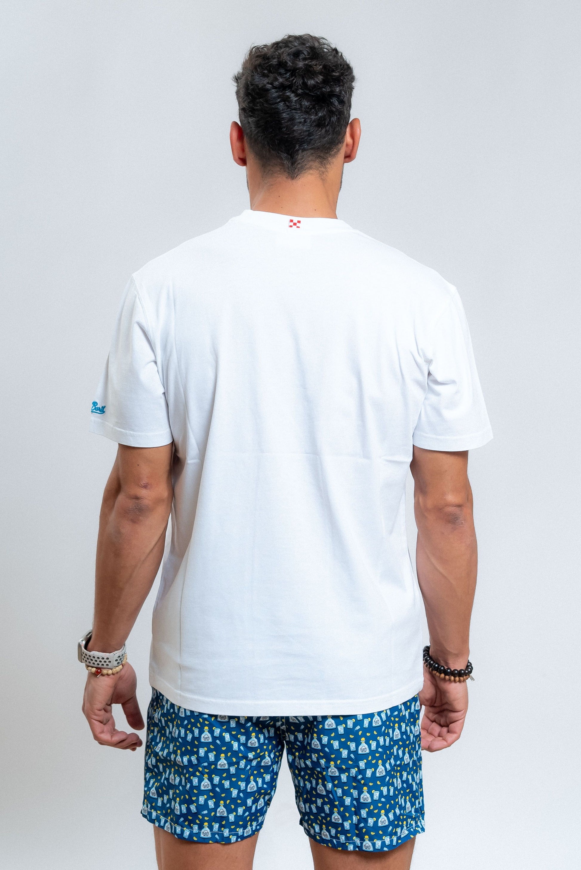 mc2 saint barth uomo t-shirt bianca con ricamo e stampa dry gin, retro