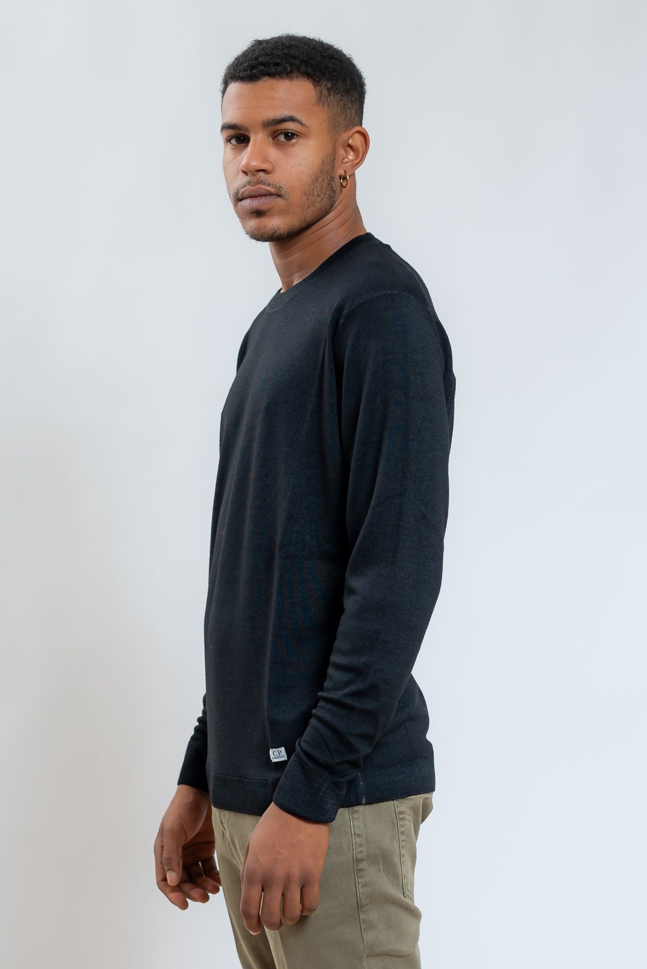 cp company maglia nera a girocollo in lana merino, lato