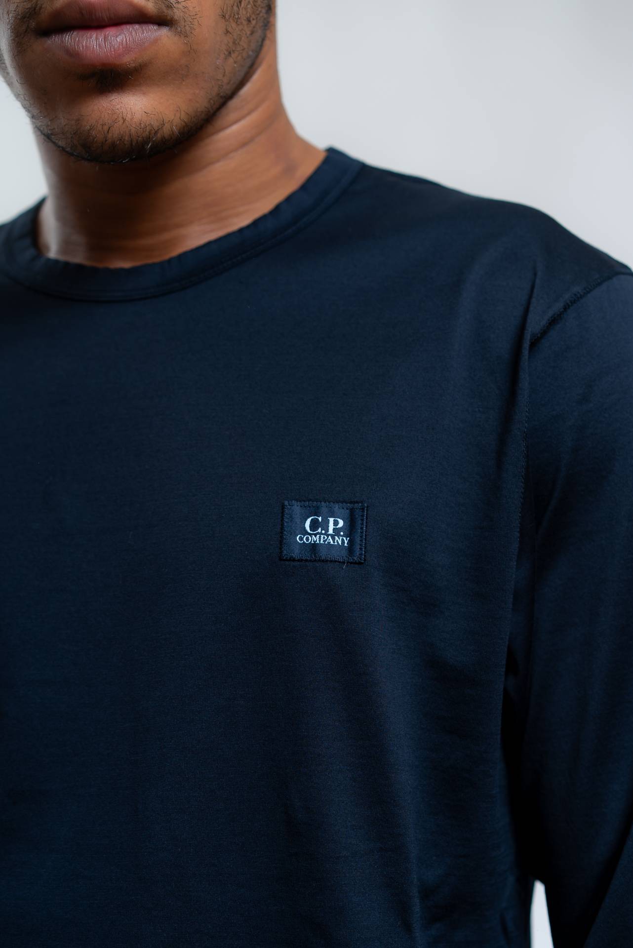 Cp company T-shirt a girocollo in jersey di cotone blu, dettaglio