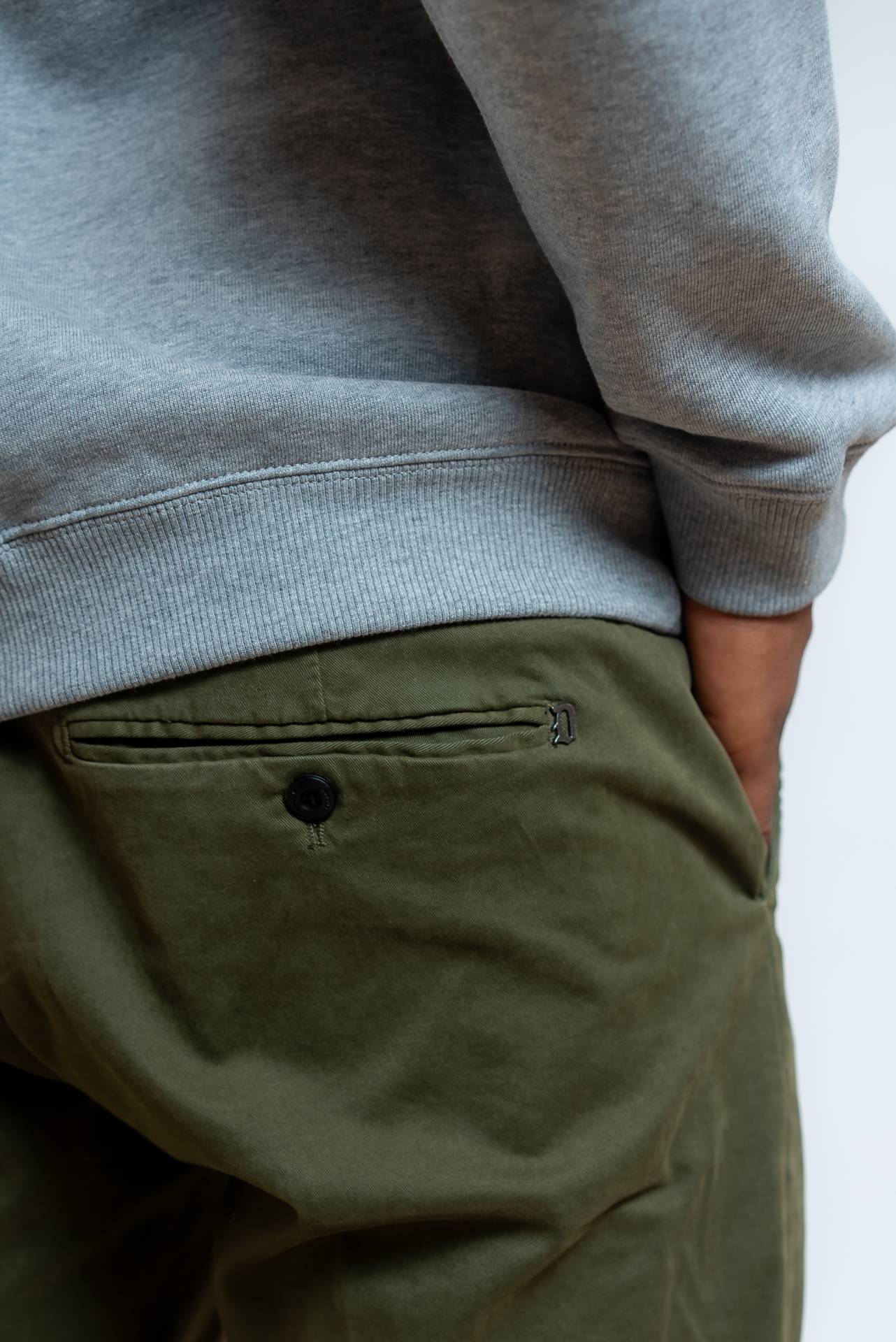 dondup uomo Pantalone Gaubert Chino in Cotone Ecosostenibile Verde, dettaglio