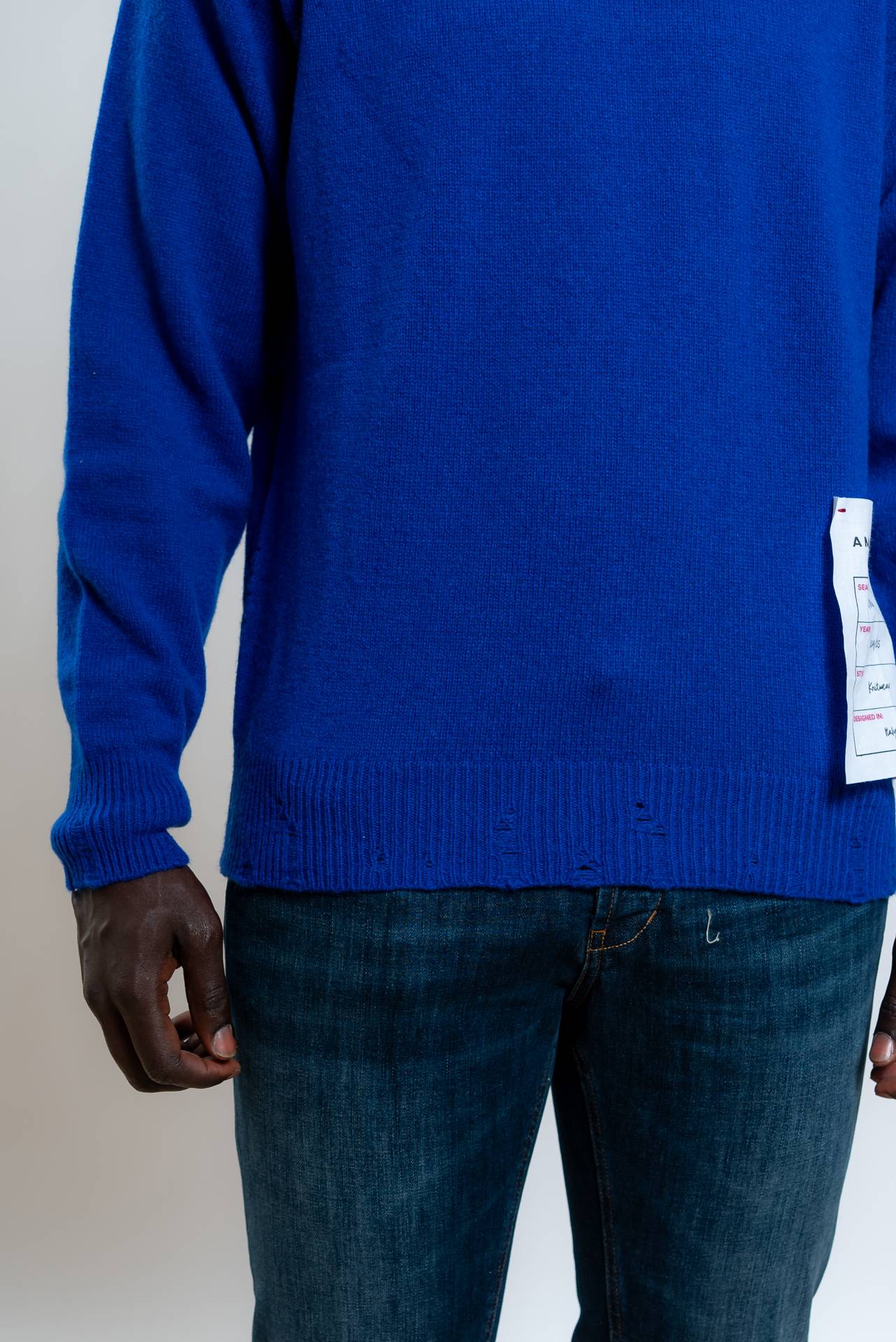 Amaranto Maglia a Girocollo blu elettrico In Lana e Cashmere con Rotture, dettaglio