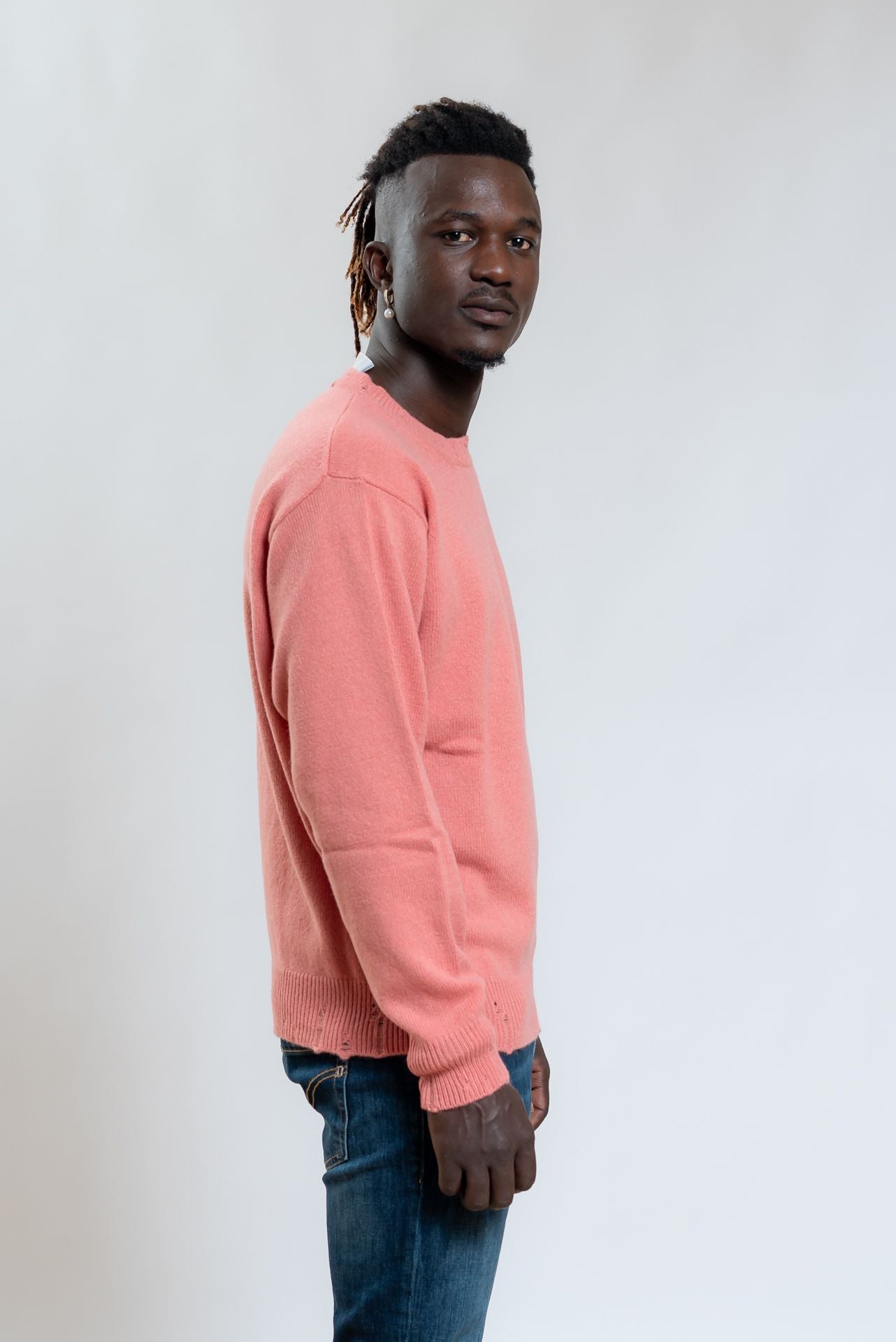 Amaranto Maglia a Girocollo rosa In Lana e Cashmere con Rotture, lato