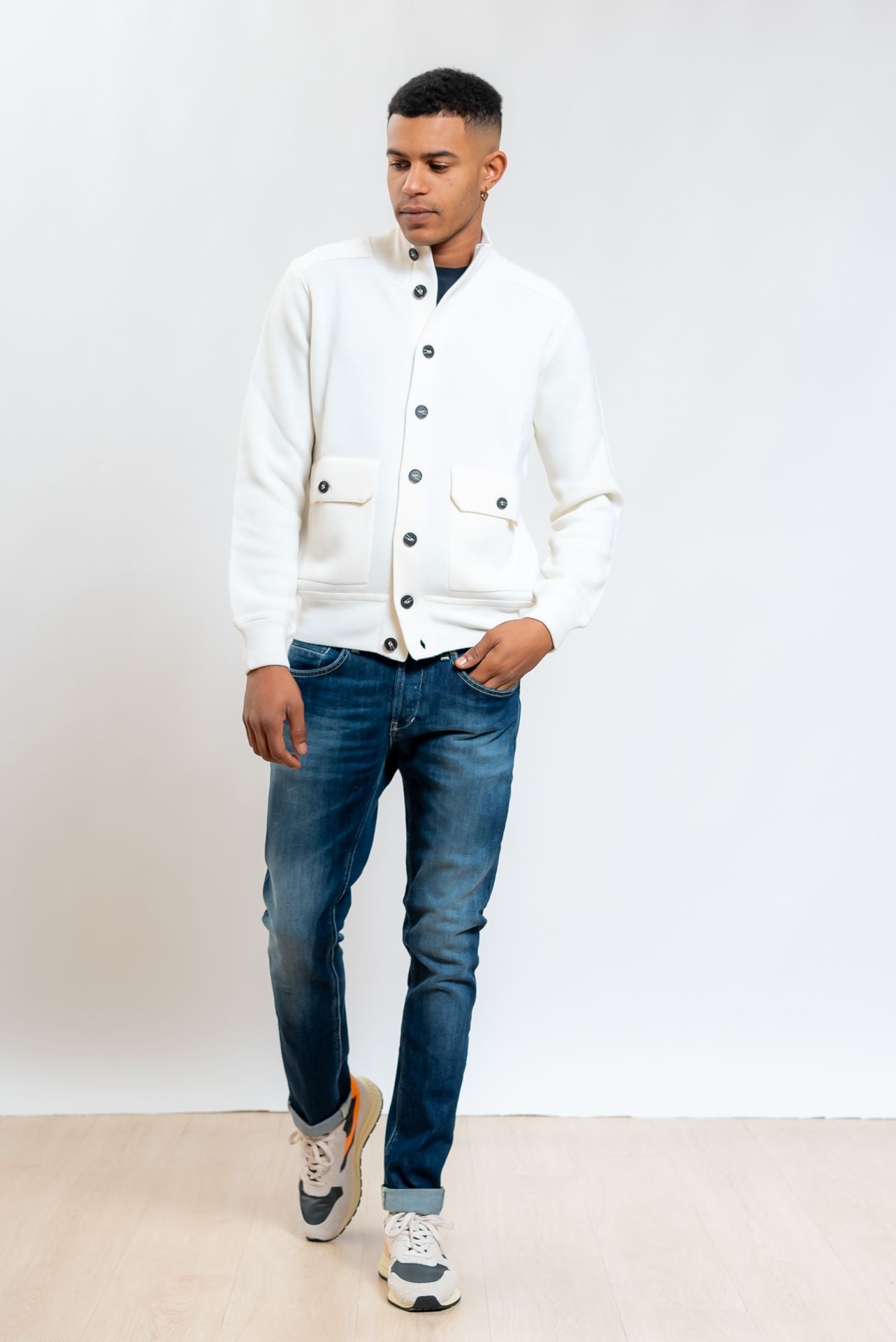 Cardigan Bianco in Pura Lana a Collo Alto