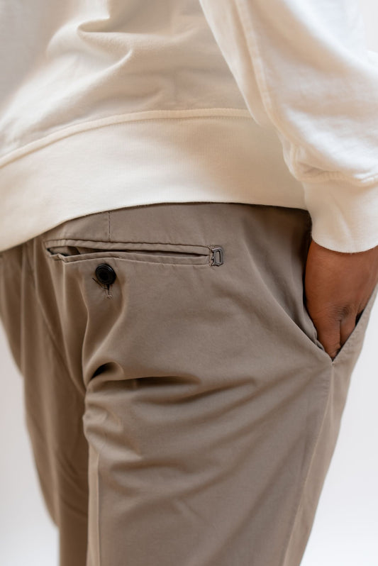 Dondup uomo Pantalone Gaubert in Cotone Tortora modello chino, dettaglio