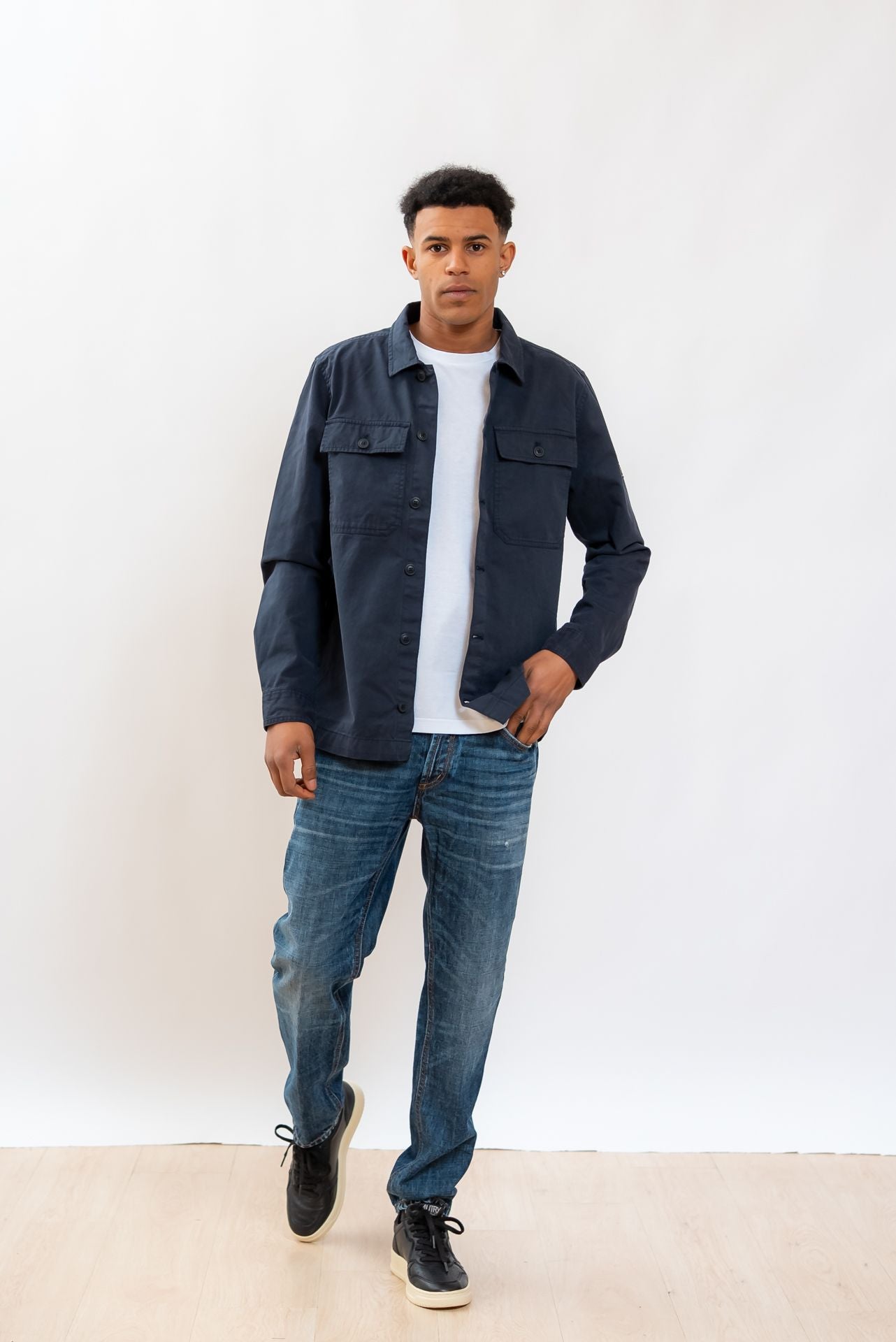 Barbour International uomo overshirt a Camicia Overshirt Arlo in Cotone Blu, intero