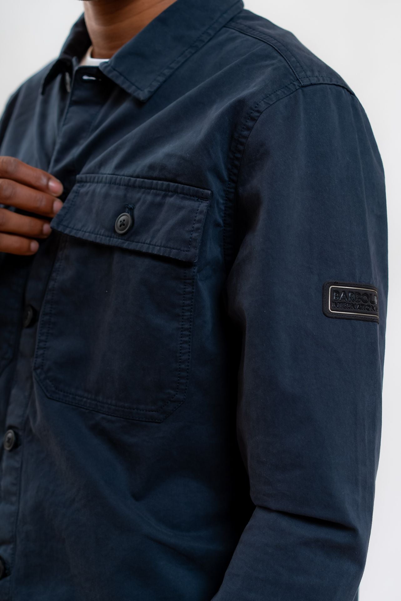 Barbour International uomo overshirt a Camicia Overshirt Arlo in Cotone Blu, dettaglio