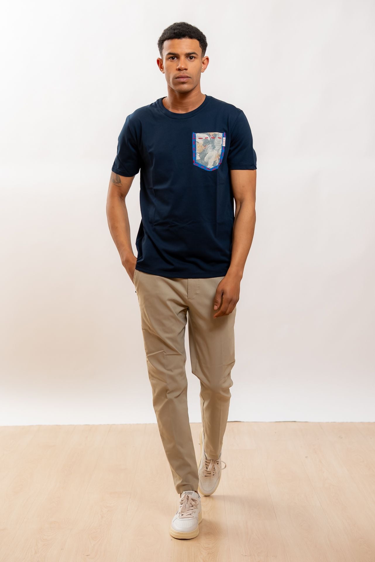 Bob Company T-shirt Pocket in Jersey Blu, intero