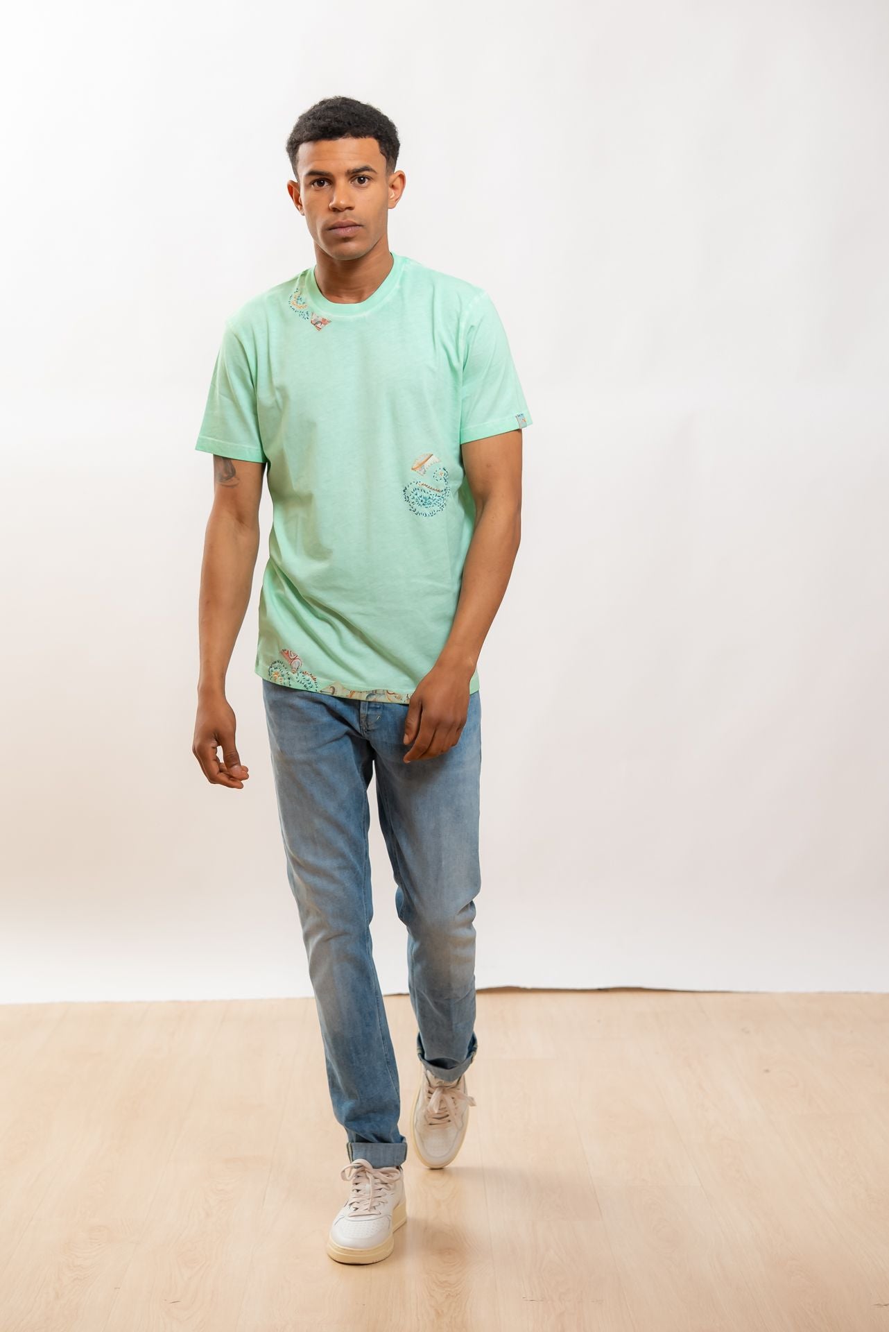 Bob Company T-shirt Even in Cotone Verde Acqua con Ricami, intero