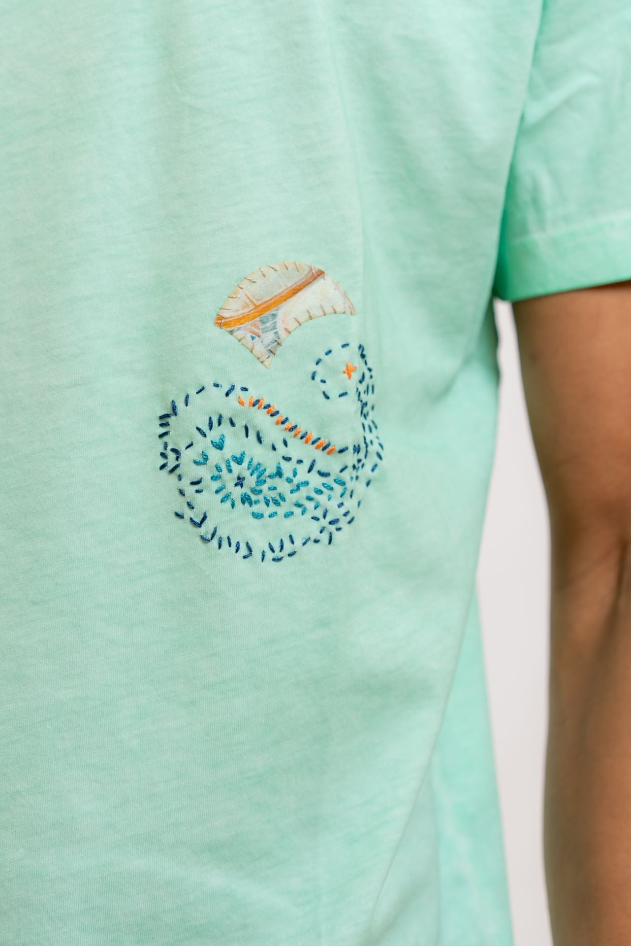 Bob Company T-shirt Even in Cotone Verde Acqua con Ricami, dettaglio