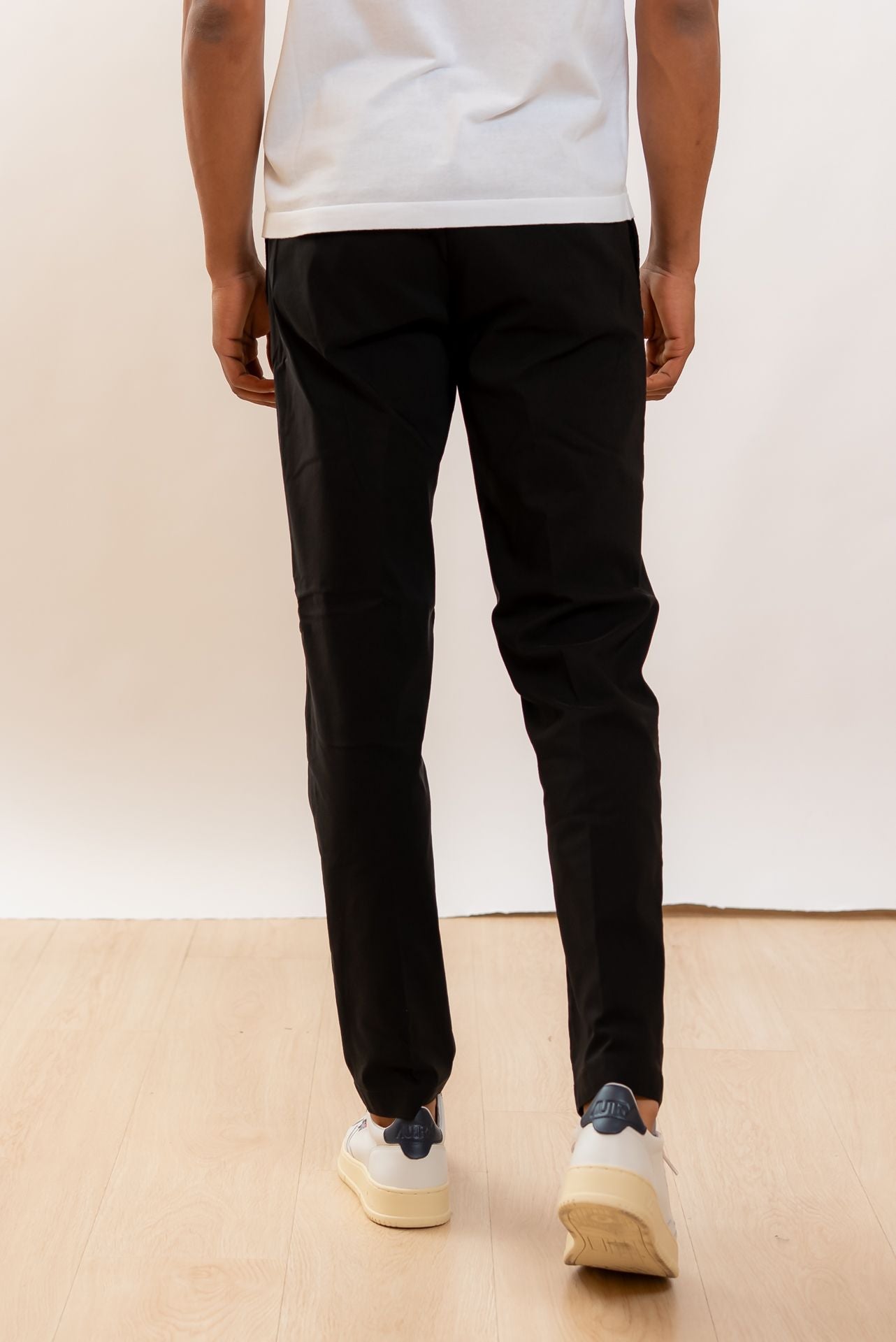 White Sand Pantalone Greg con Vita Elasticizzata Nero, retro