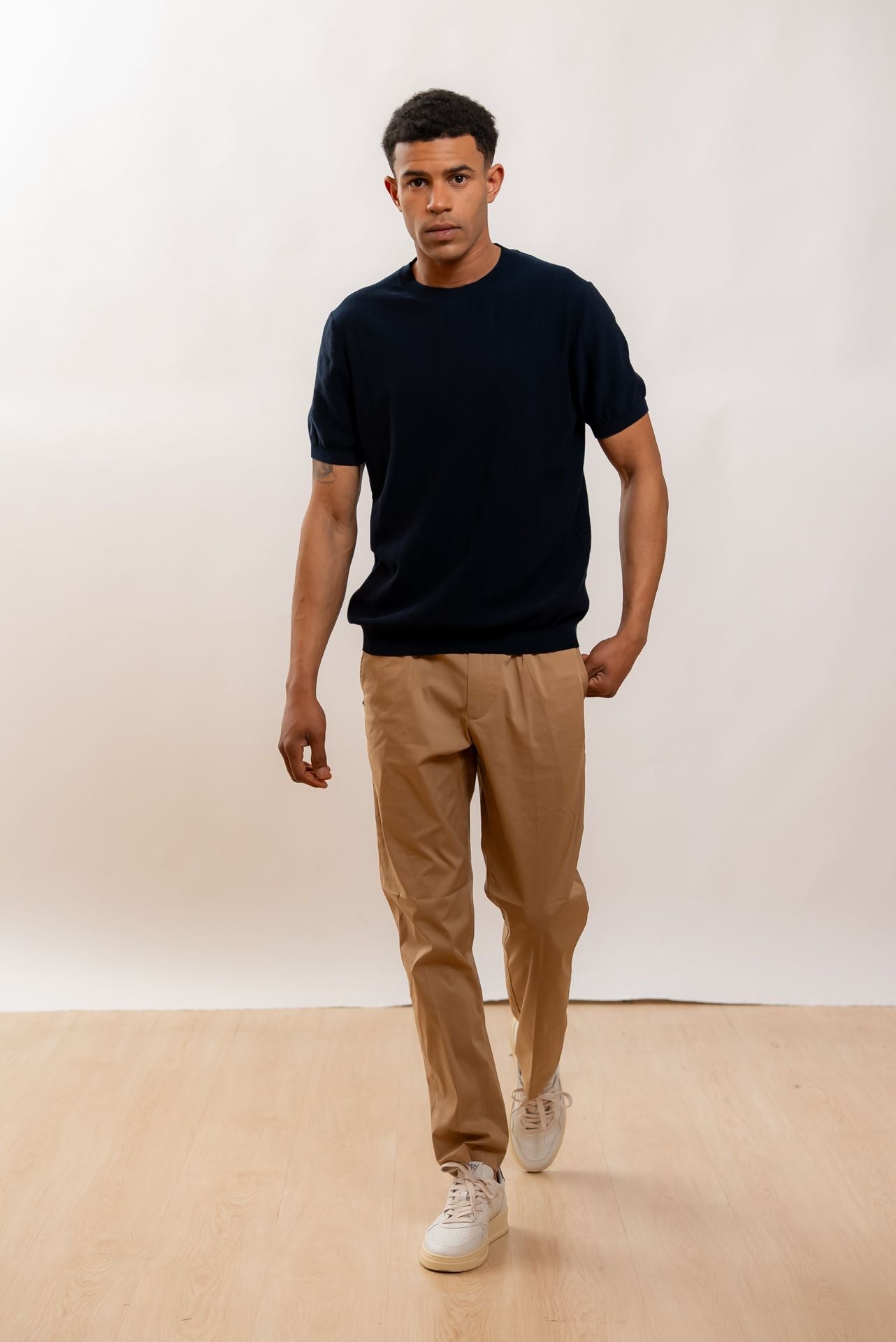 White Sand Pantalone Greg in Popeline Beige, intero