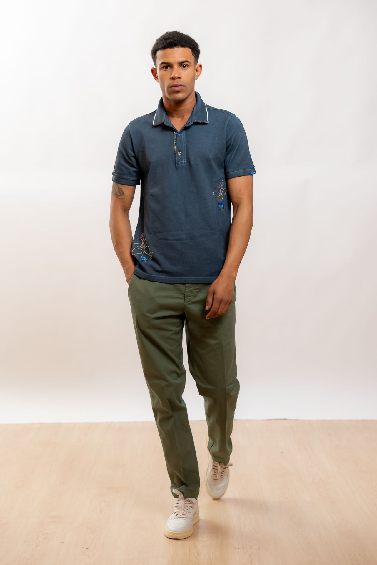 White Sand Pantalone Greg in Gabardina Verde, intero