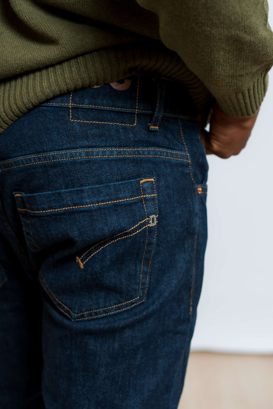 dettaglio del logo dondup sul jeans george skinny fit blu scuro 