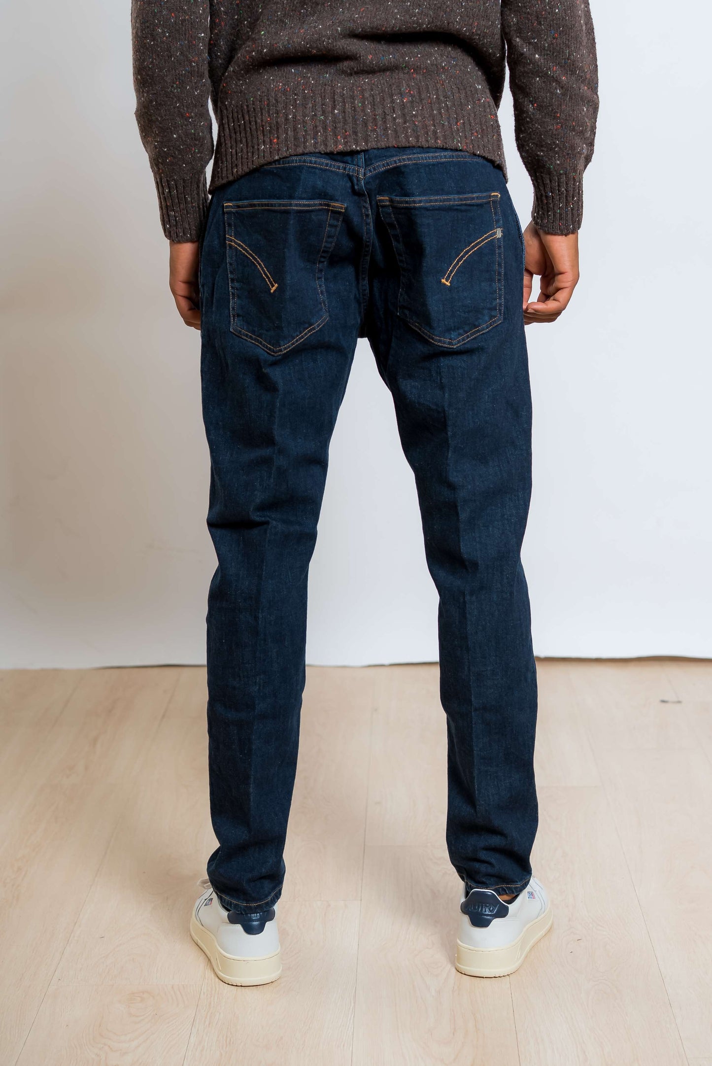 dondup jeans jeff lavaggio scuro con vestibilità carrot fit - visuale posteriore