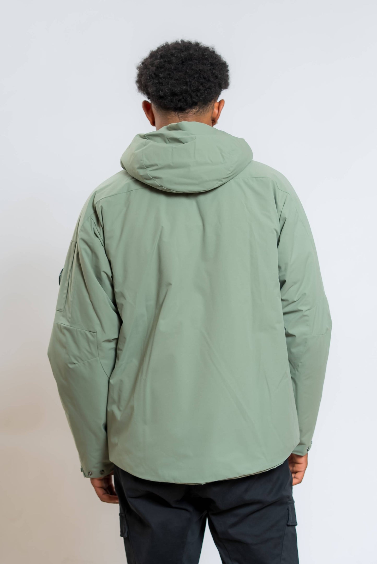 cp company giubbino pro tek medium verde con cappuccio - visuale posteriore