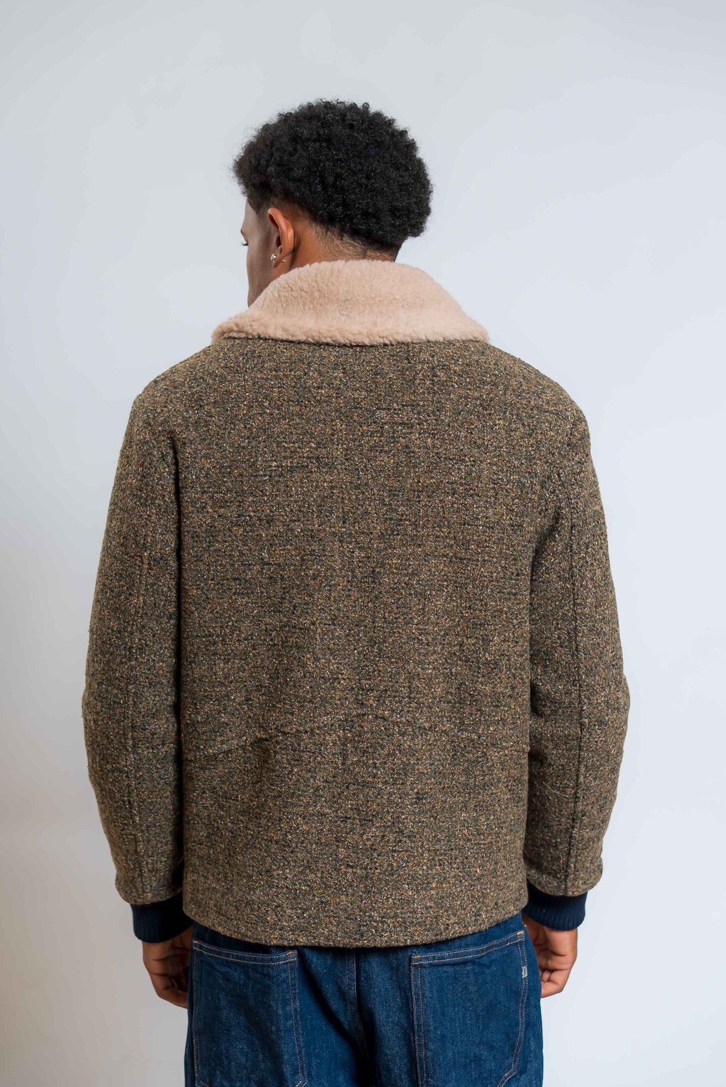 bob bomber paul verde con cappuccio in pelliccia beige - visuale posteriore