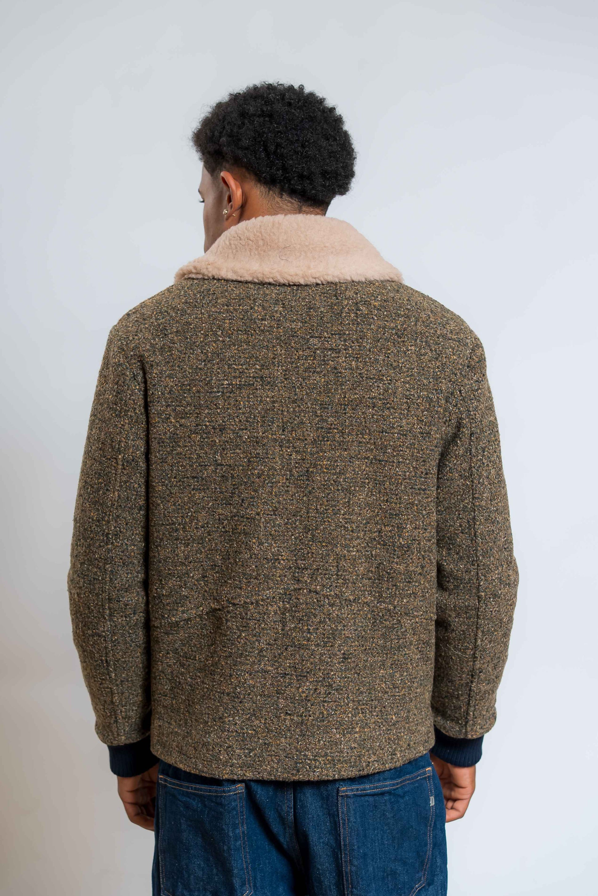 bob bomber paul verde con cappuccio in pelliccia beige - visuale posteriore