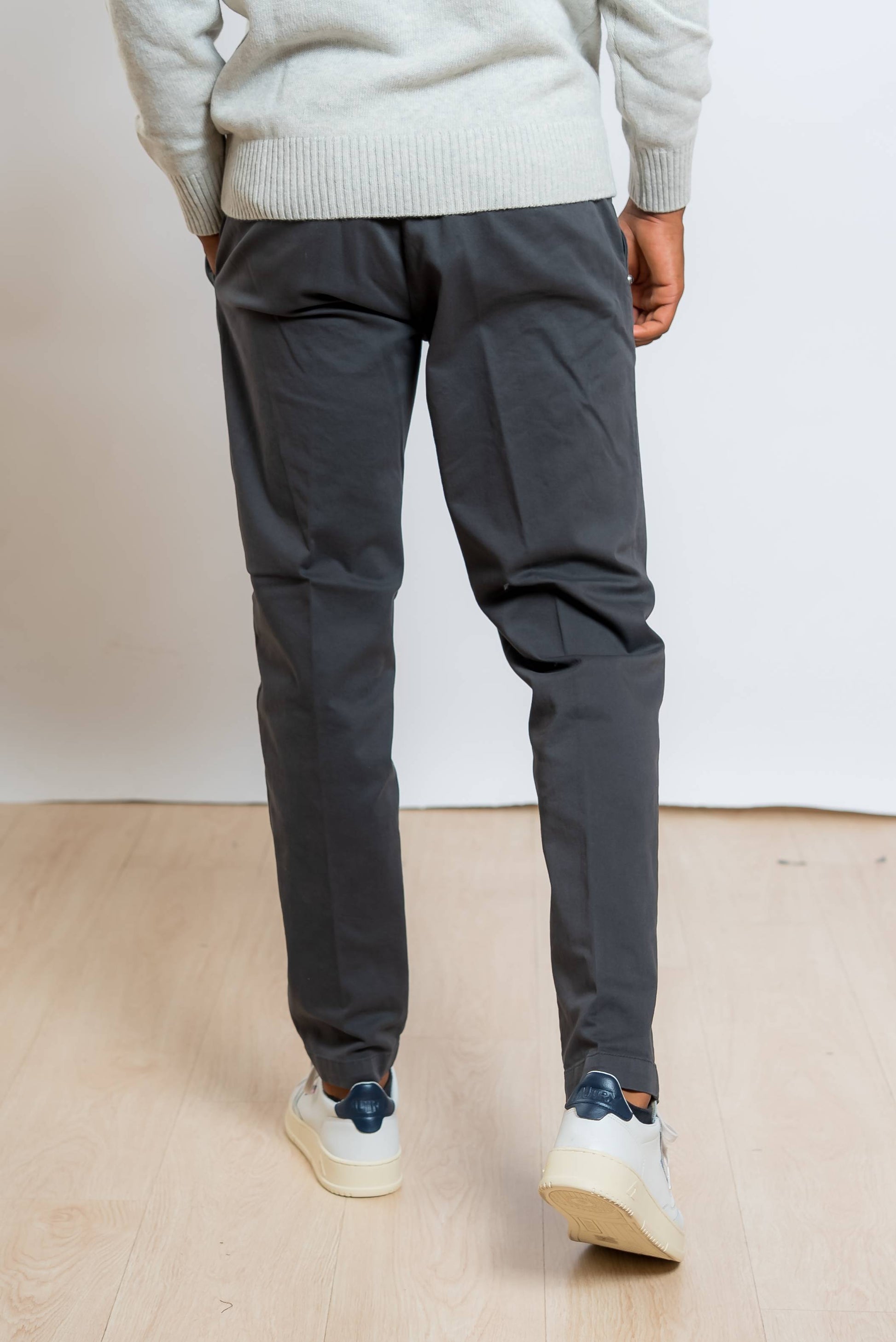 white sand pantaloni grigi greg con coulisse regolabile in vita - vista posteriore