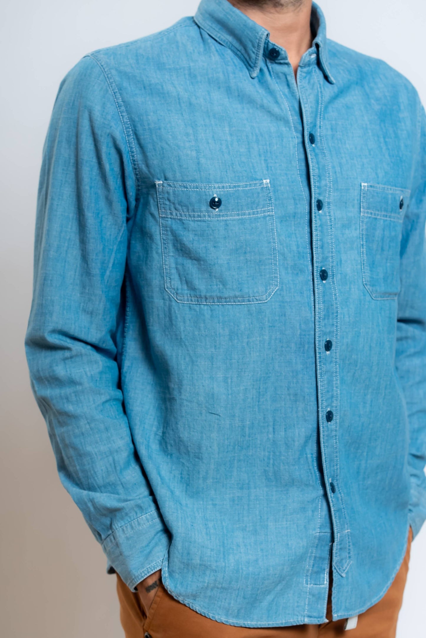 chesapeake's camicia steve in chambray modello classico - dettaglio