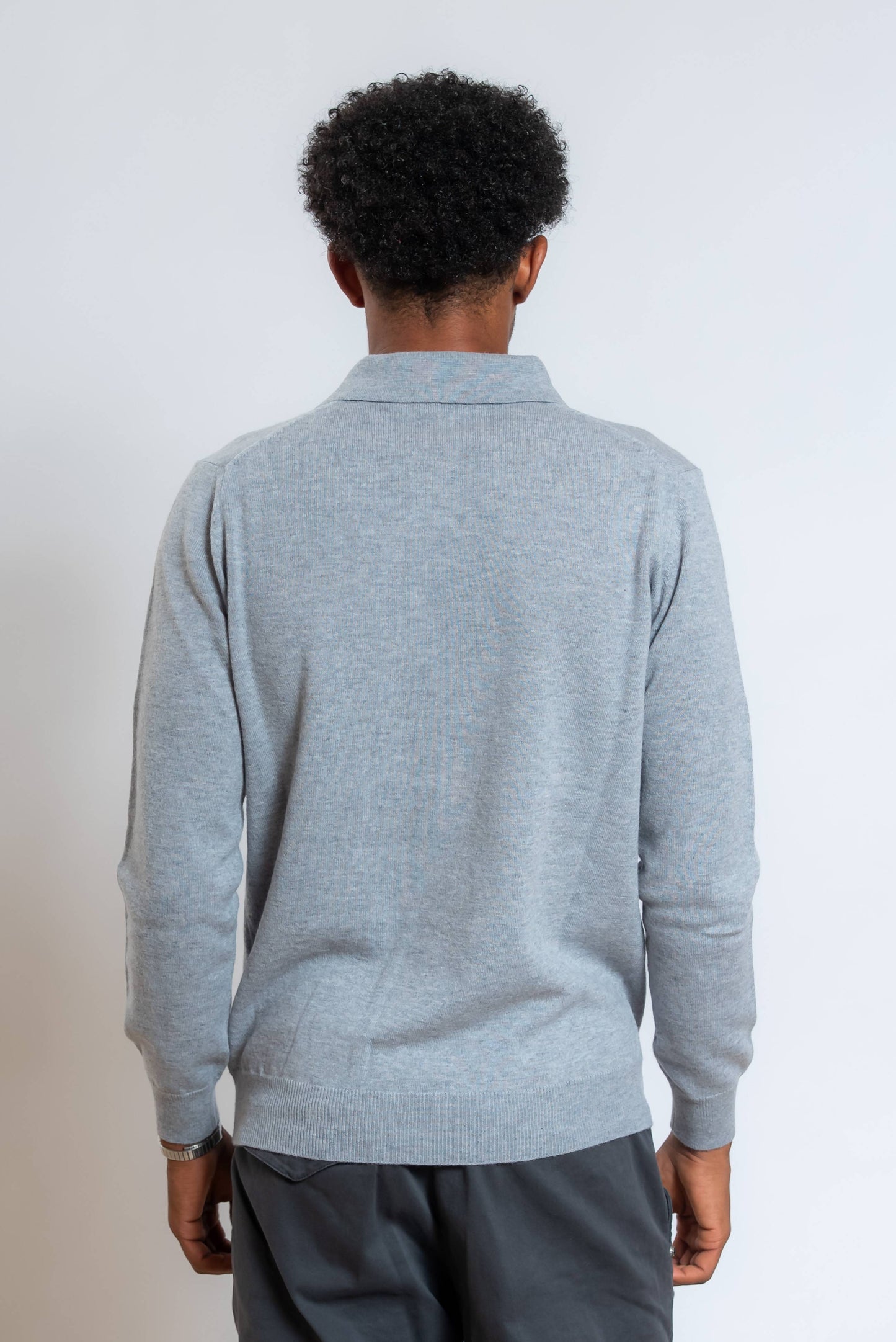 Polo kangra a maniche lunghe in lana grigia con colletto capri - vista posteriore