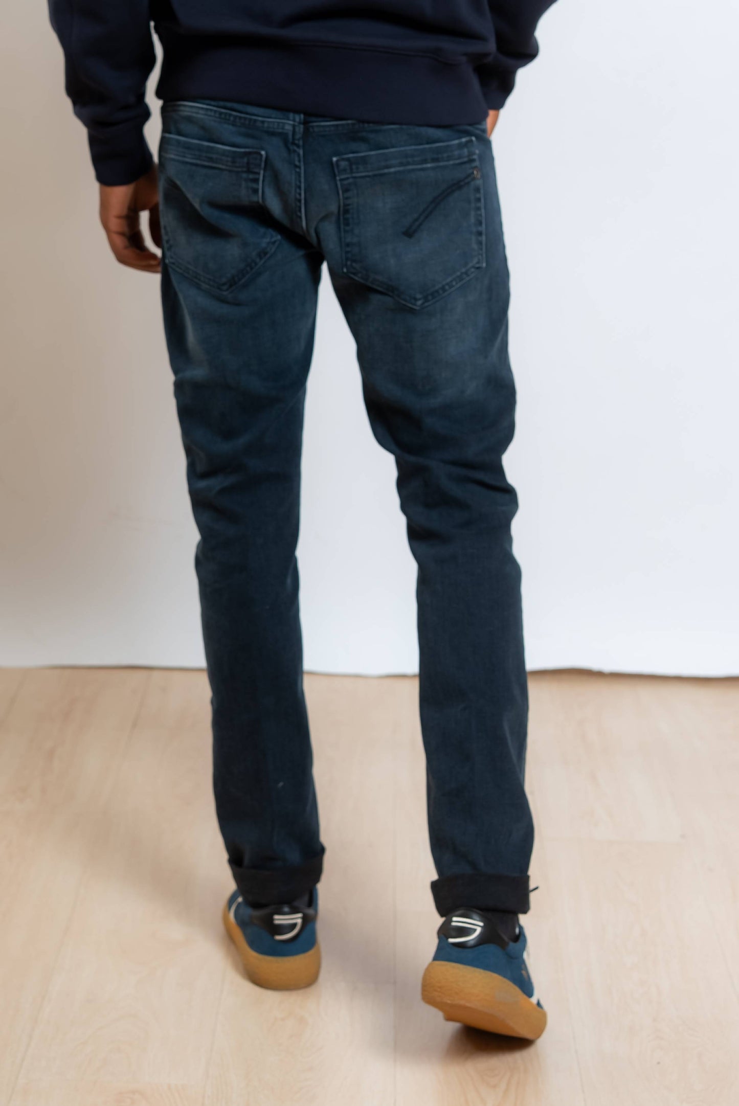 Dondup jeans da uomo george modello skinny fit in blu scuro con effetto lavato - visuale posteriore