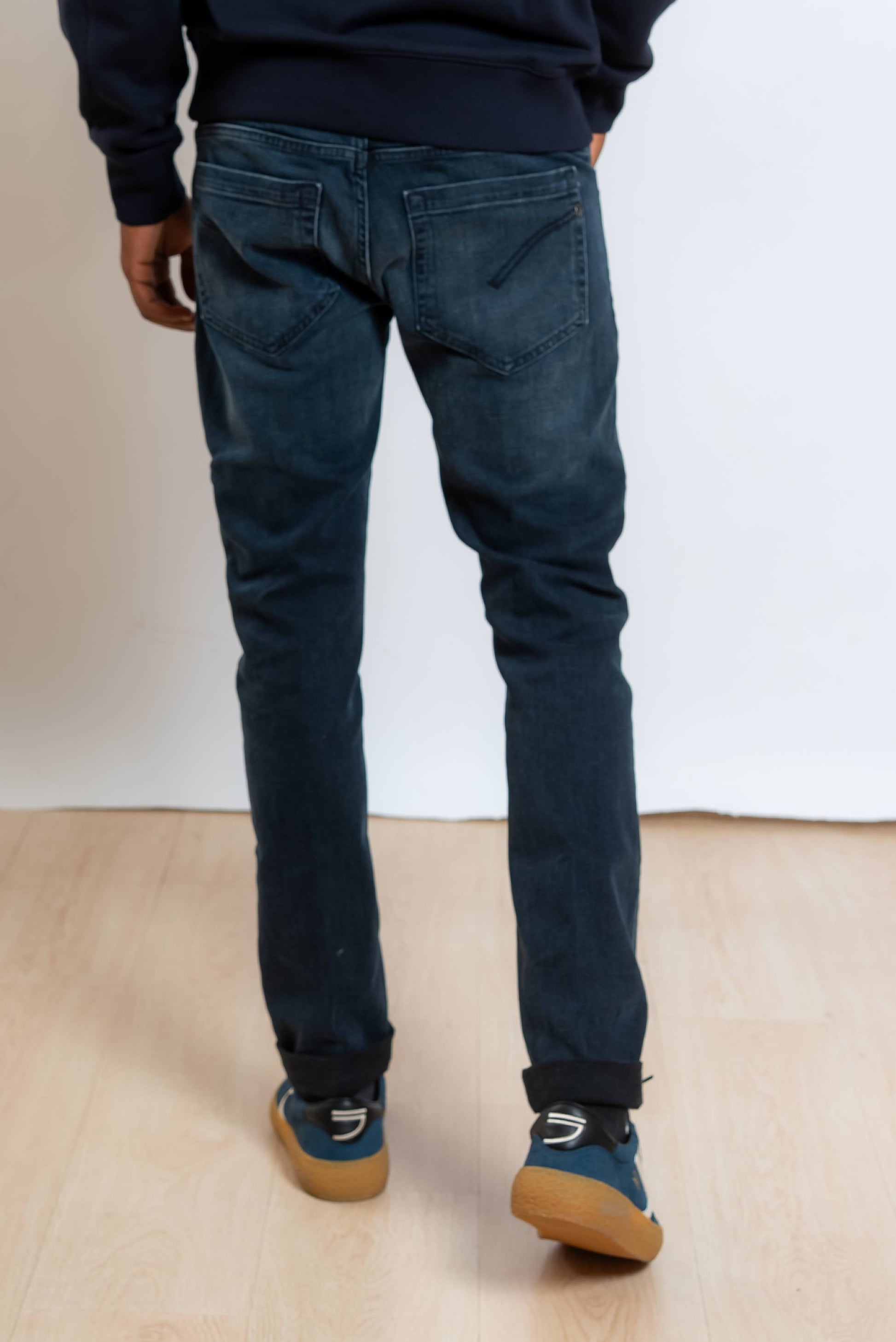 Dondup jeans da uomo george modello skinny fit in blu scuro con effetto lavato - visuale posteriore