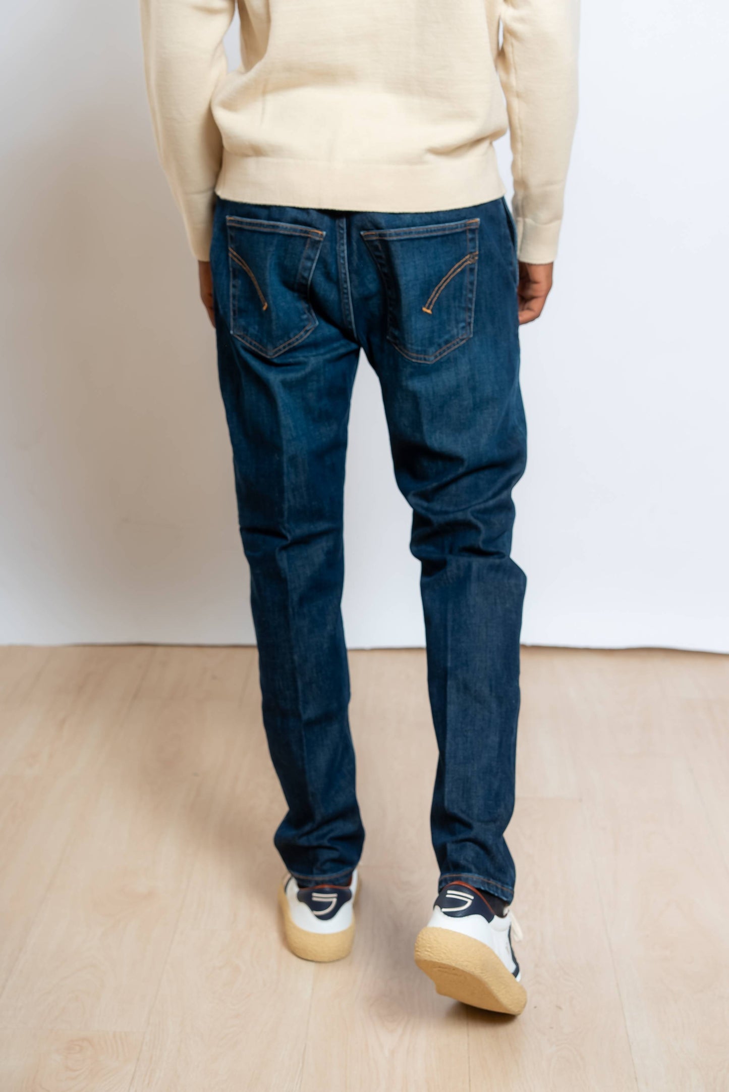 jeans di dondup modello jeff blu con vestibilità carrot fit - visuale posteriore