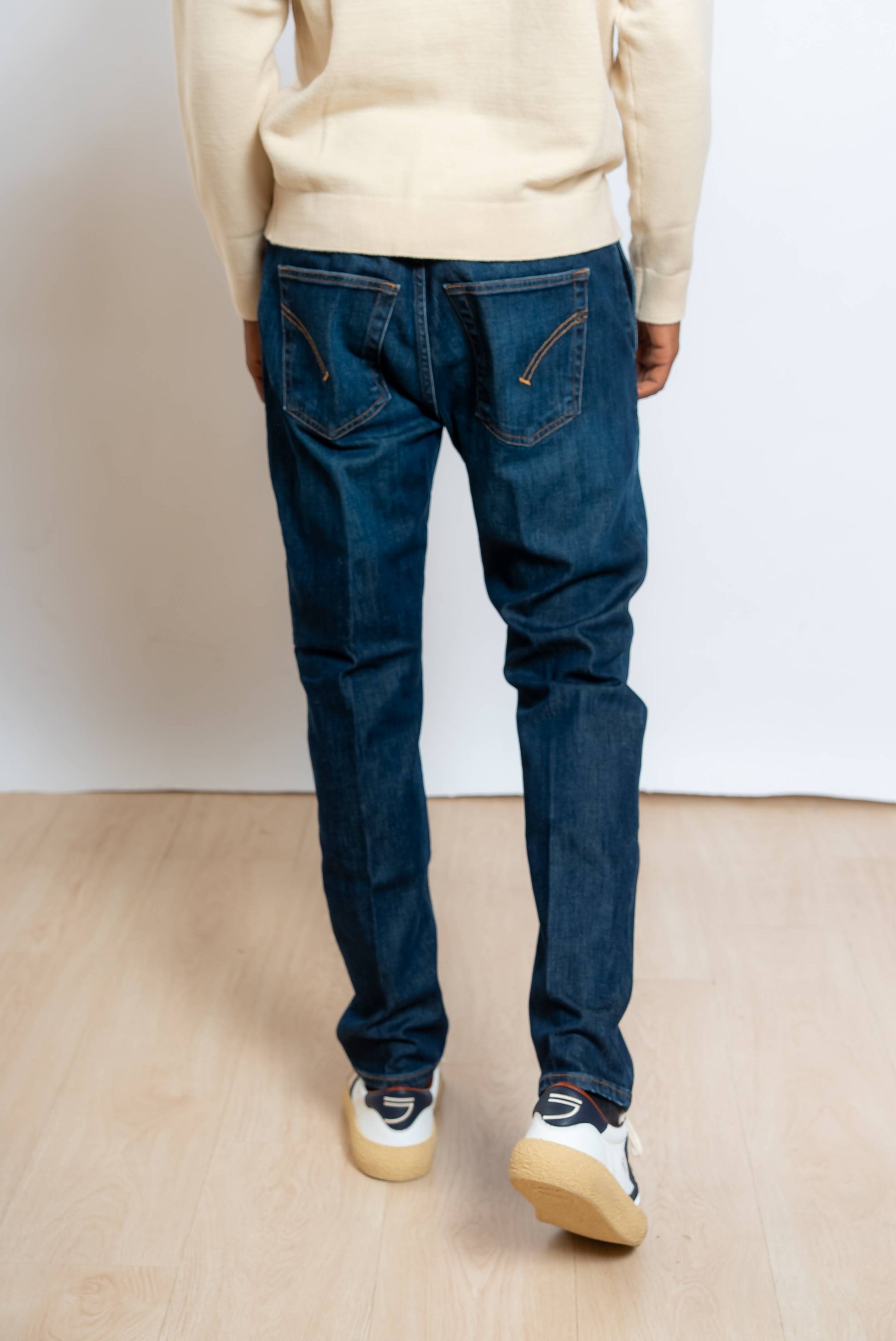 jeans di dondup modello jeff blu con vestibilità carrot fit - visuale posteriore