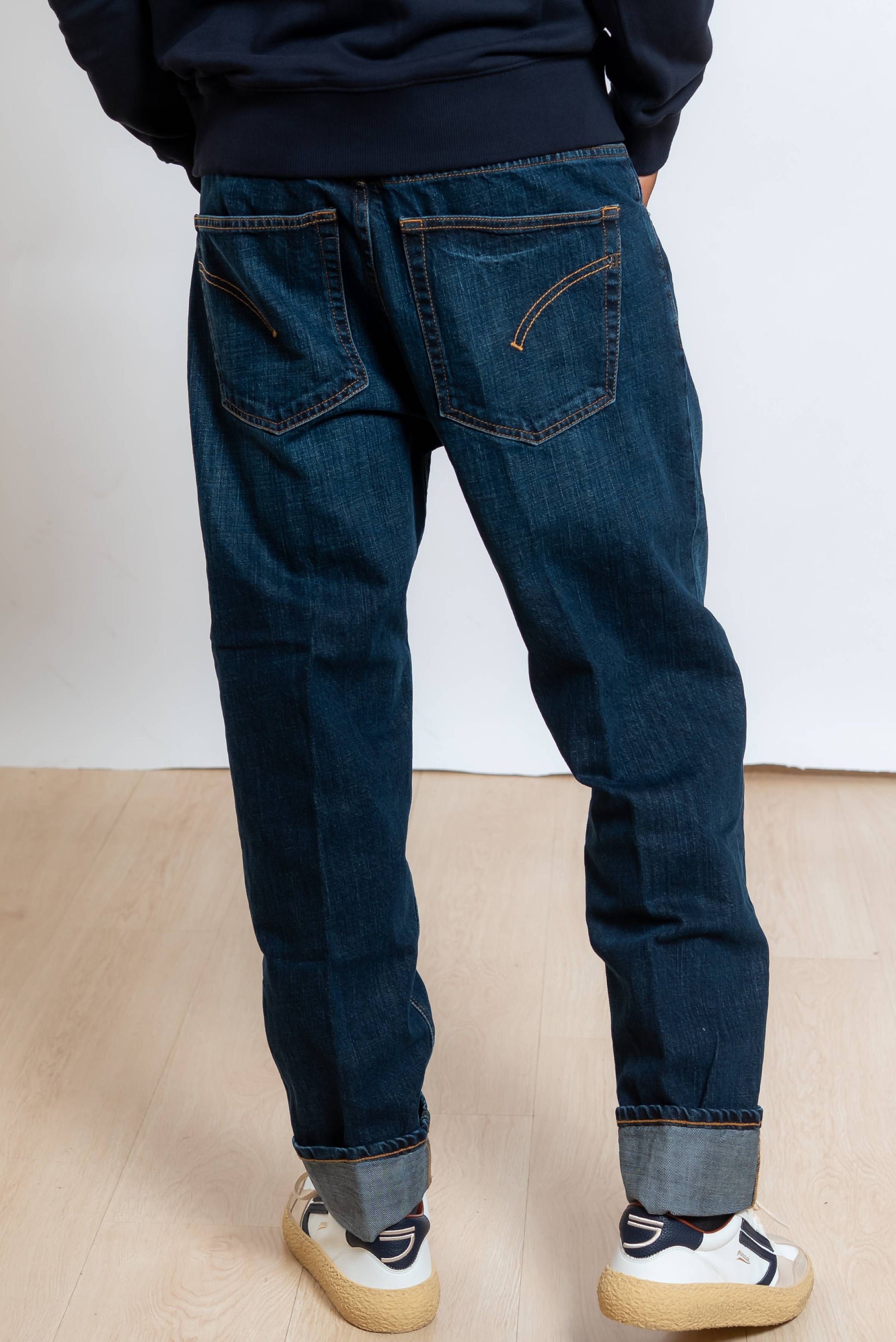 jeans di dondup modello paco blu scuro con vestibilità loose fit - visuale posteriore